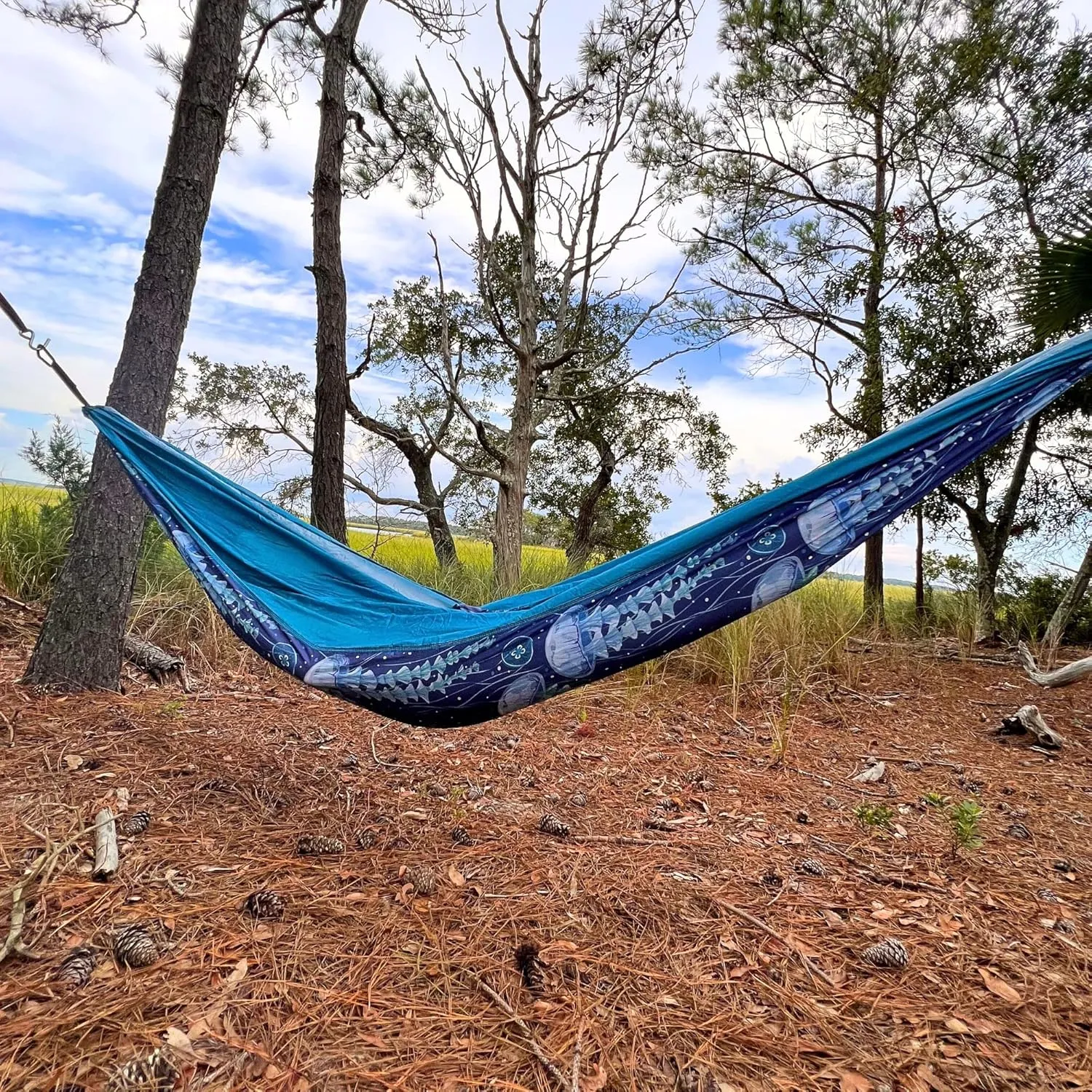 Castaway Travel Hammocks Double Jellyfish Camping Hammock with 2 Tree Straps, Triple Stitched Durable Nylon Material, Compact Design for Backpacking, Travel, Beach, Backyard, Patio, Hiking