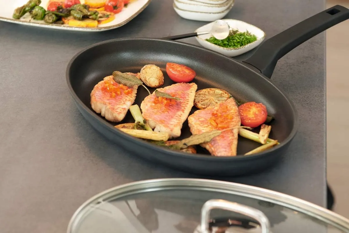 Charisma i Fish Pan Cast Aluminium Black 36 cm Oval