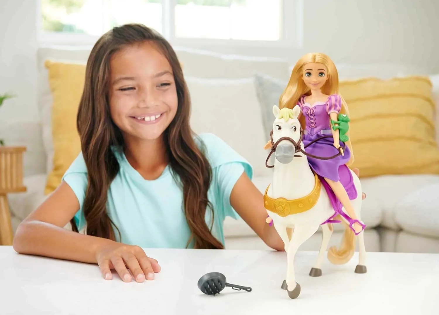 Mattel Disney Princess Toys, Rapunzel Fashion Doll & Maximus Horse Set with Saddle, Brushable Tail, Styling Accessories & Pascal Figure