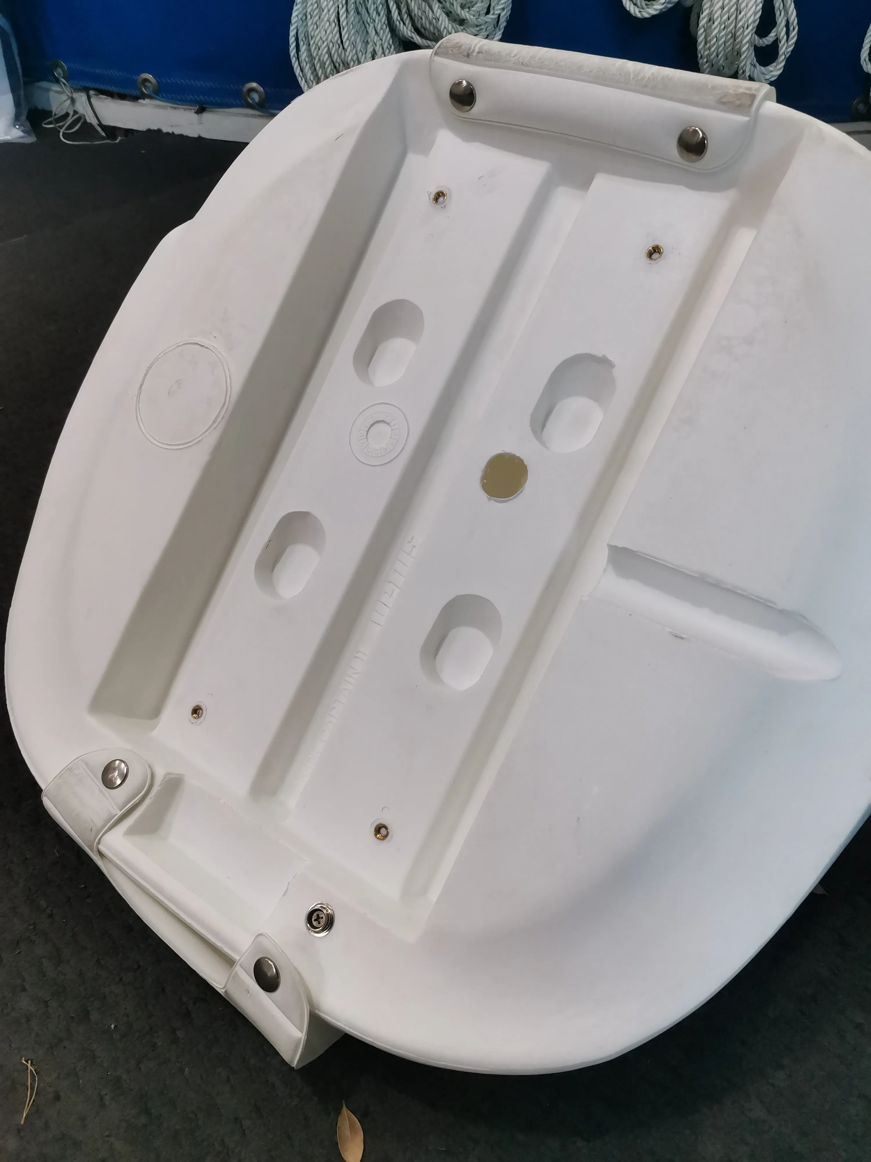 Seat White Plastic Captains