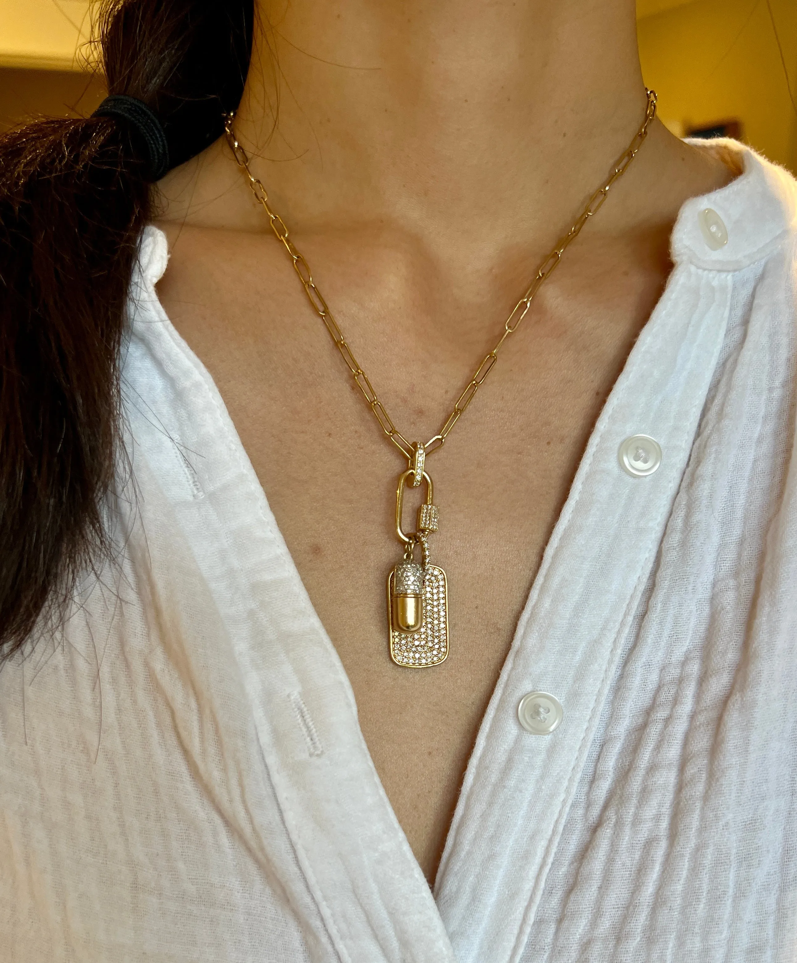 SMALL CARABINER LOCK WITH DIAMONDS AND HEXAGONAL CLASP