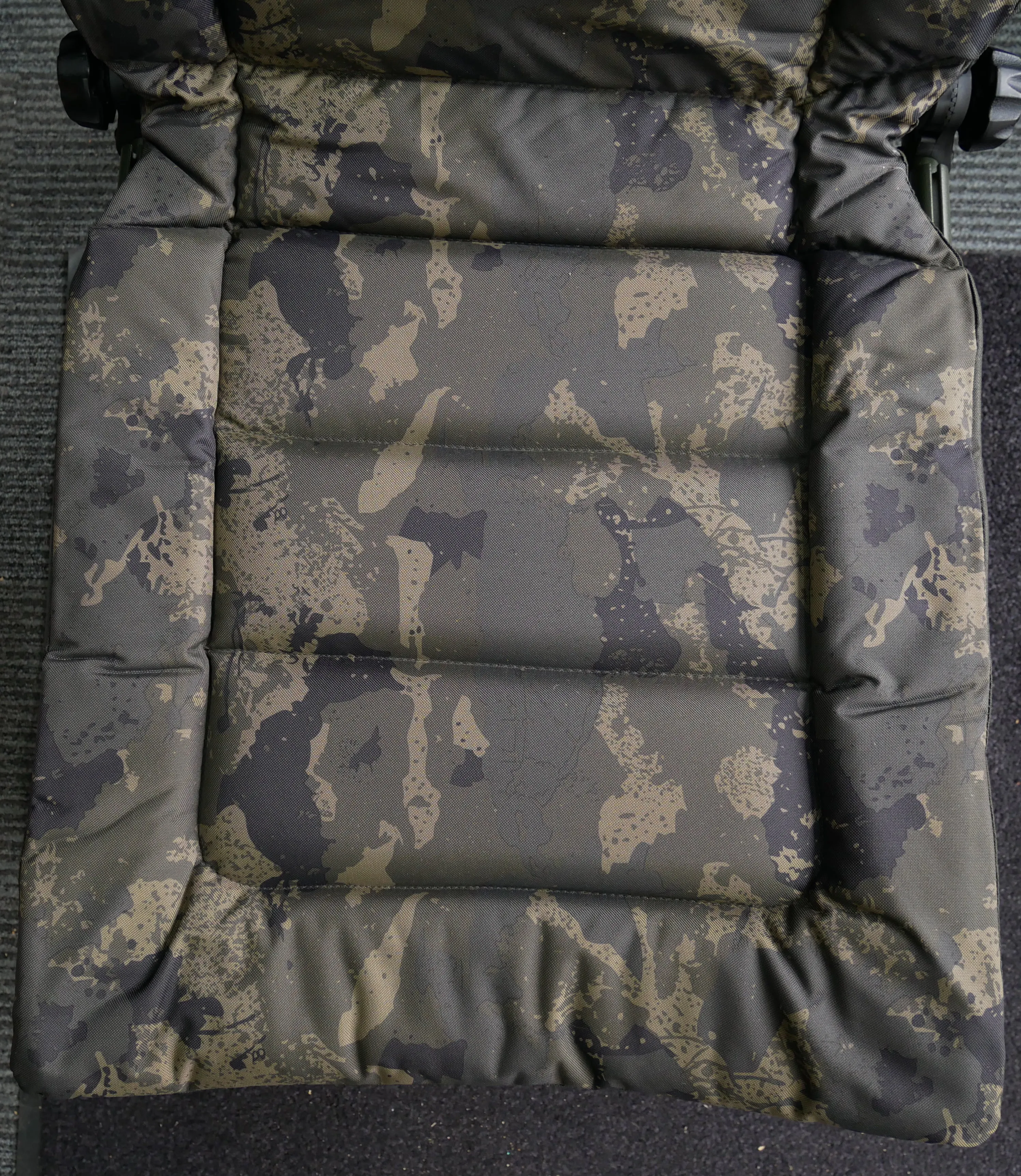Solar Undercover Camo Session Chair