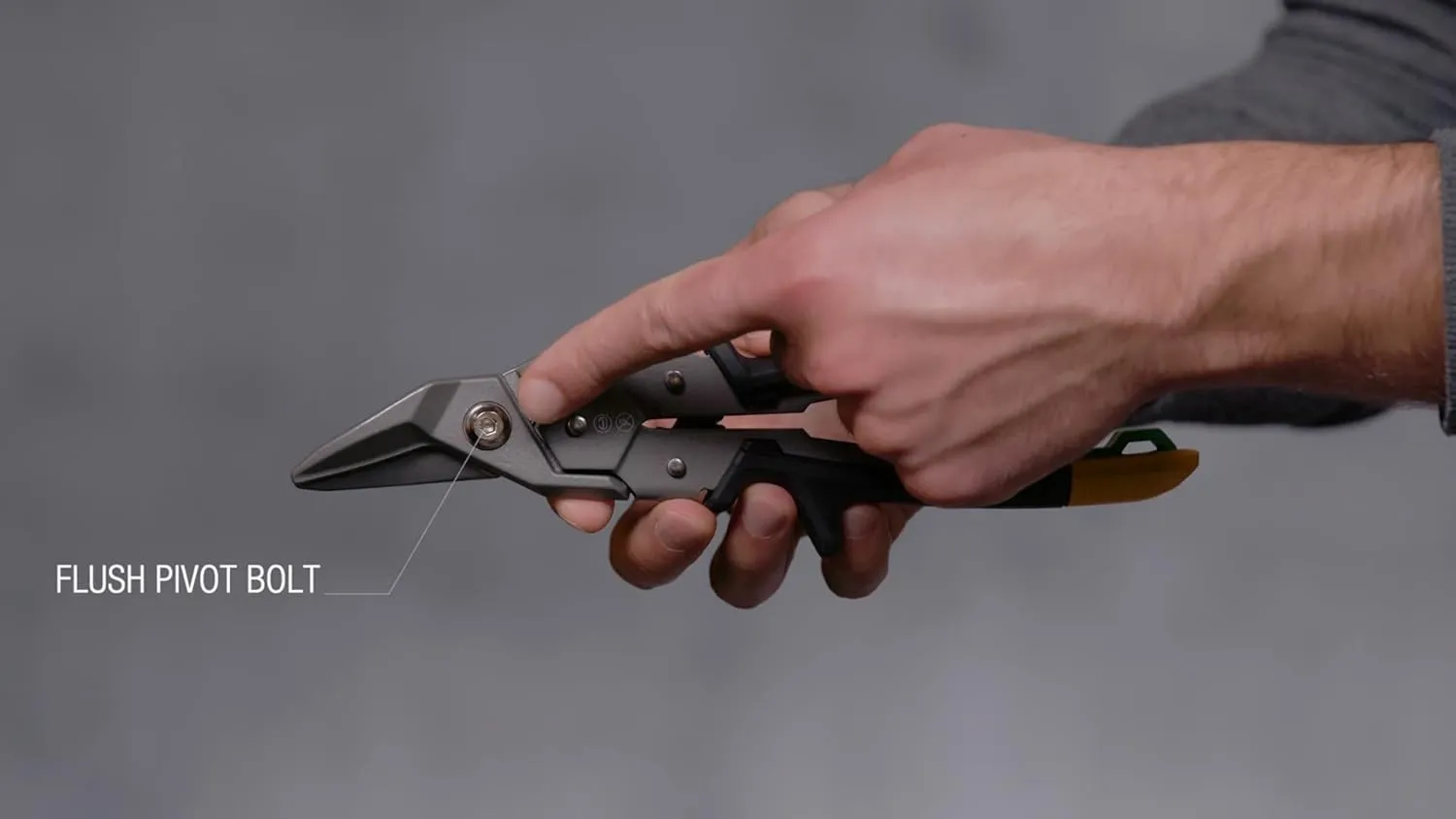 ToughBuilt - Right Cut Aviation Snips - One Handed Lock Operation - (TB-H4-60-R)
